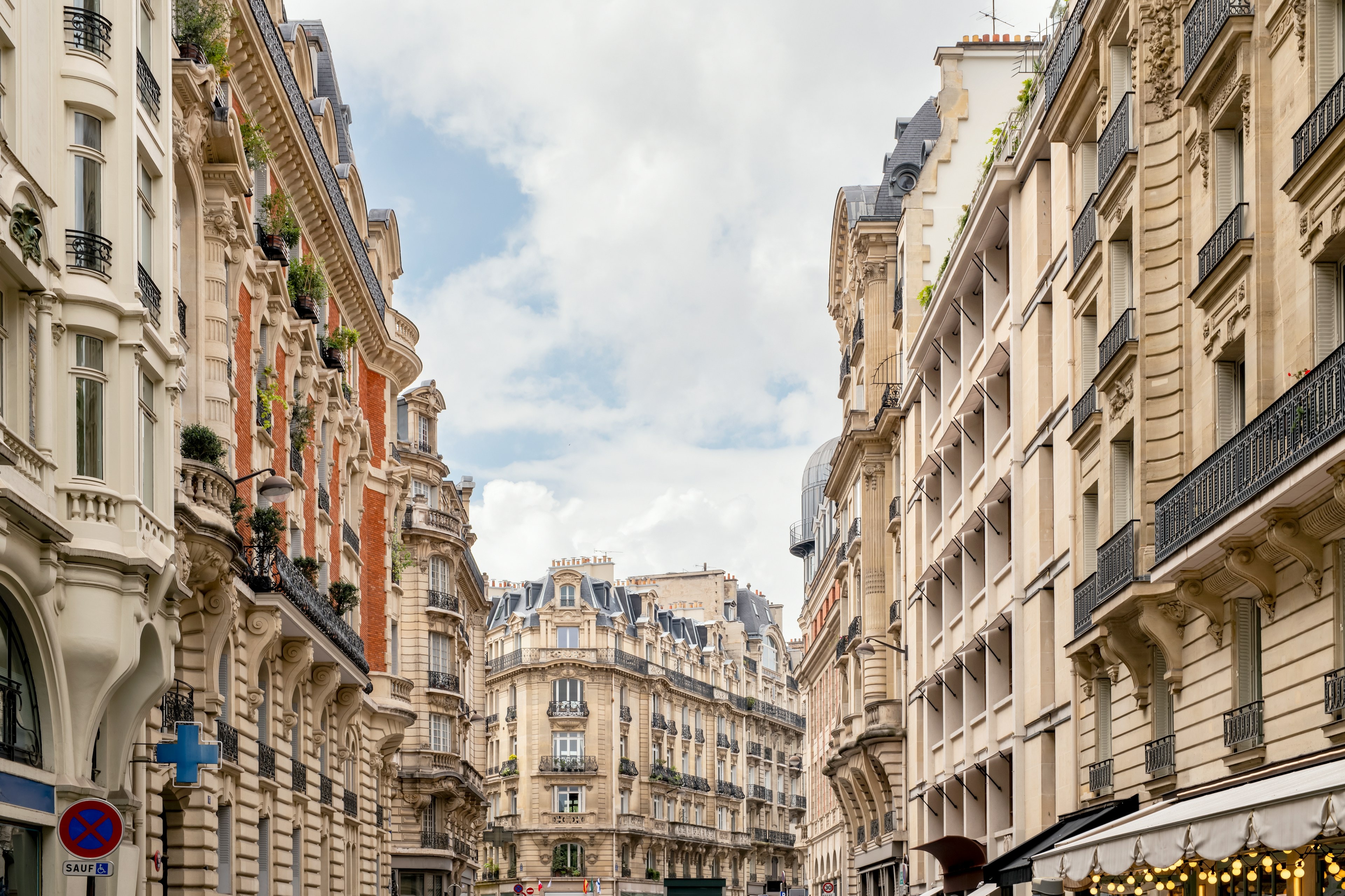 Paris Street - Delange Immobilier